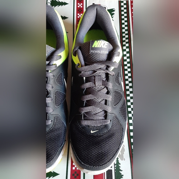 Nike Revolution Running Shoes - Picture 12 of 16